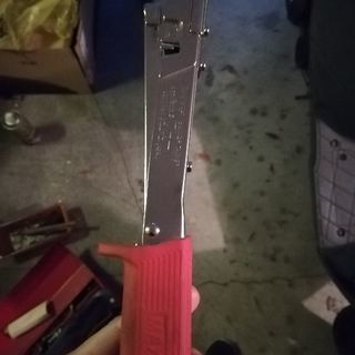 ハンマータッカー