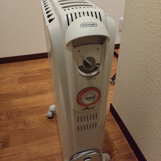 デロンギ　オイルヒーター　D081569ECF