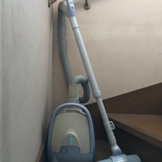 三菱製 紙パック式掃除機です！！