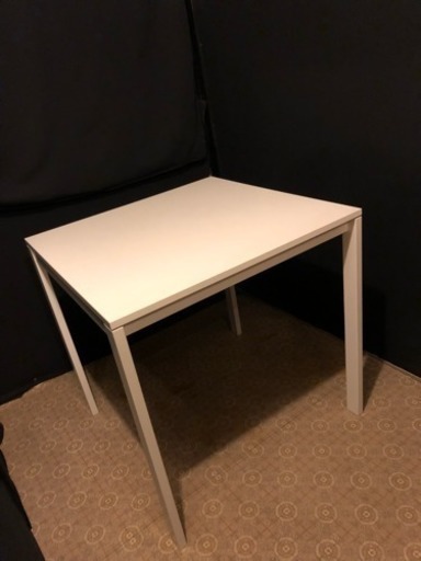IKEA テーブル 白 MELLTORP 3個あります  カフェ店内で使用中