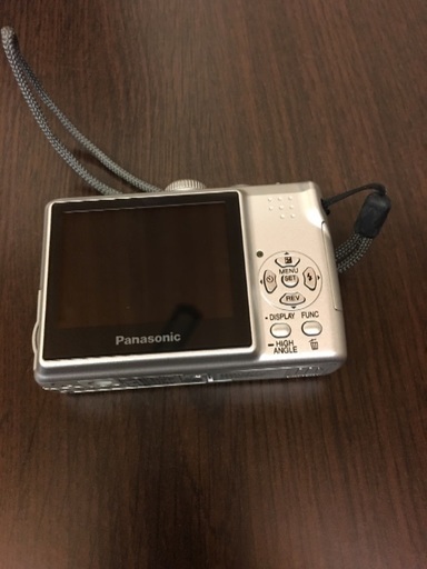 乾電池タイプのデジタルカメラ