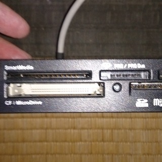 デスクトップ　パソコン　の　内臓型　カードスロット