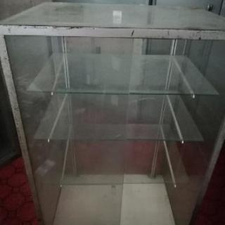 ガラス棚　(受付終了)の画像