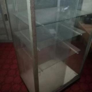 ガラス棚　(受付終了)の画像