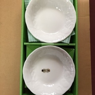 値下げしました。【未使用】  小皿 ５枚セット 箱入りの画像