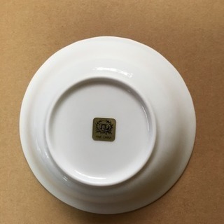 値下げしました。【未使用】  小皿 ５枚セット 箱入りの画像