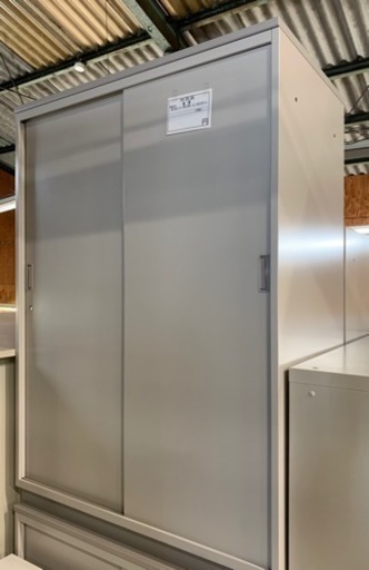 イトーキ 引き戸書庫 w900 D500 H1270 鍵付き