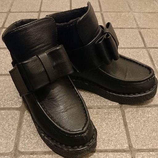 ●リボンがかわいいショートブーツ本革風●