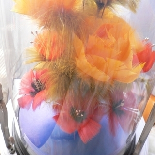 ケースに入った造花　鳥の羽です  少々難有の画像