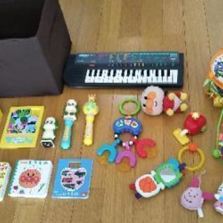 【交渉中です】電子ピアノやオモチャ 収納ケース付き アンパンマン