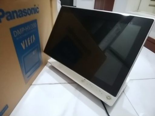 パナソニック【ビエラ　ポータブル地上デジタルテレビ10.1型　DMP-HV200　2011年製】付属品と箱はあります
