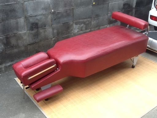【値下げ交渉付】米国ロイド社製のデラックス・アジャスティング・ベンチ　カイロプラクティック、整体ベッド(ESAKI、江崎器械)　配達も可