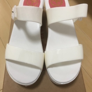 【新品】riley白のミュールの画像