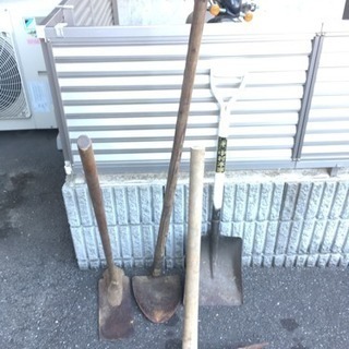 スコップ、農具など 刃こぼれ？があります。