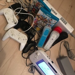 wiiu本体、コントローラー4本、ソフト二本セット
