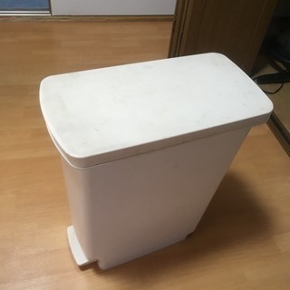 ゴミ箱 〜 足踏み式〜の画像