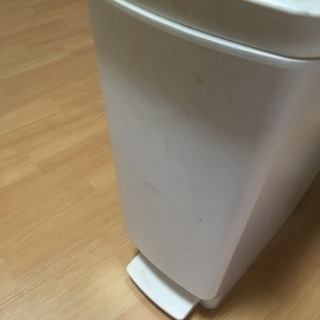 ゴミ箱 〜 足踏み式〜の画像