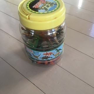 恐竜のおもちゃ