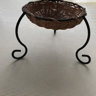(植木鉢等の)鉢置き