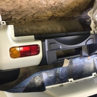 値下げジムニーシエラ新車外し前後バンパーの画像