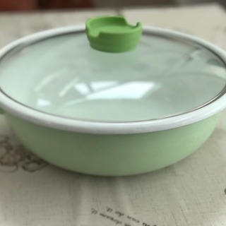 パステルカラーのホーロー鍋 直径約30cm 中古