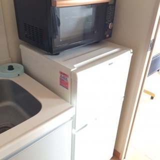 無料！至急！2ドア冷蔵庫 川崎引取りのみ 電子レンジも付けます！早い者勝ちで対応させてください！の画像