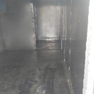 【雨漏りあり】横スライドドア式コンテナ カギ付き 棚付き 仕切り部屋あり 長さ約440cm                の画像