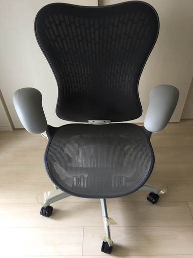 ハーマンミラーMirra 2チェア　ダークグレー　使用頻度僅か