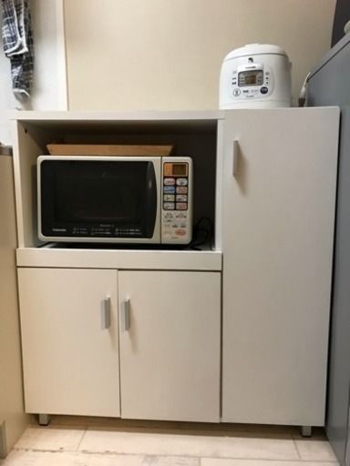 キッチン 食器棚 レンジ置き