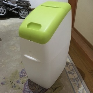 Aprica  オムツゴミ箱
