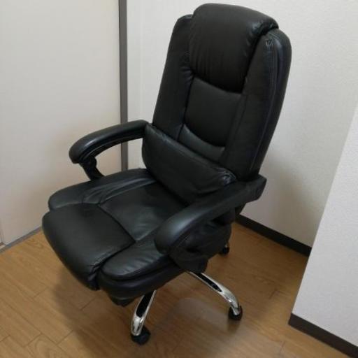オフィスチェア　無段階リクライニング　格納式フットレスト