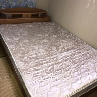 ダブルのベッド