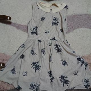 Noelaの花柄ワンピース