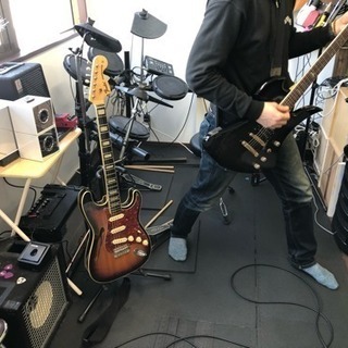 エレキギターの人、ちょっとだけ見ていってください♪ - バンド