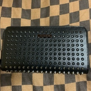 スタッズ財布の画像