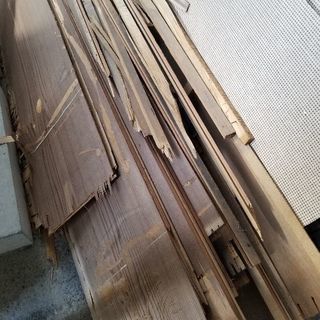 燃えやすい廃材たくさん　　差し上げます
