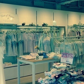 【週2日以上】婦人服、靴下、雑貨の販売 在庫管理の画像