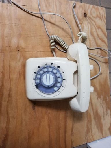 レトロ電話機　ダイヤルタイプ　中古