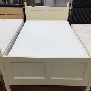 希少★LAURA ASHLEY　セミダブルベッド LAURA ASHLEY セミダブルベッド販売中！！