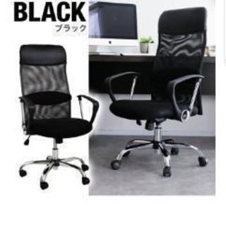 パソコンデスクとワークチェアの画像