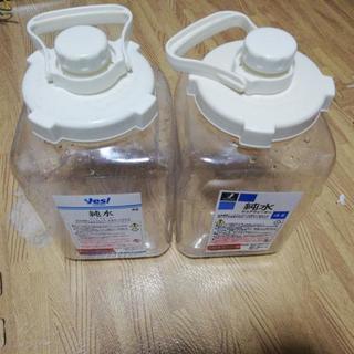 100円でヤオコー純水ボトル4Lサイズ、2本譲ります。
