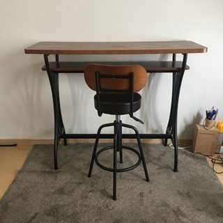 カウンターテーブルとイス