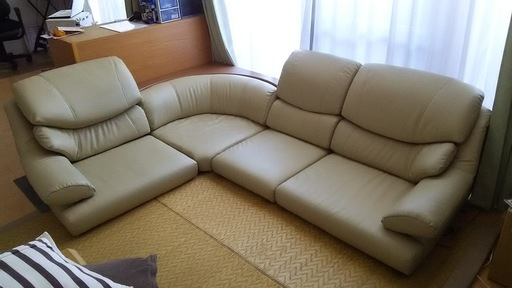 【 美品 】ローソファー４点セットになります。　＊引き取りに来れる方の限定。