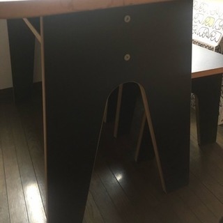 シンプルデザインのダイニングセット 商談中の画像