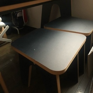 シンプルデザインのダイニングセット 商談中の画像