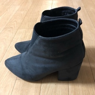 attagirl Vカットブーティーの画像