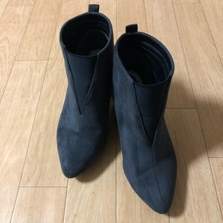 attagirl Vカットブーティーの画像