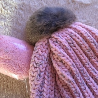 新品❣️ラメ入りニット帽(ボンボン取り替え可能)の画像