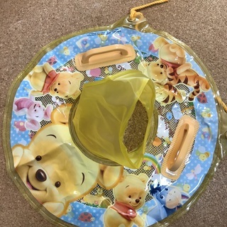 ベビーうきわ　足の穴があるタイプ　サイズ50cm プーさん　きいろ