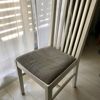 白い椅子